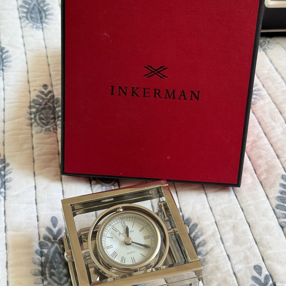 Silver Office Desk Clock with Elegant Design